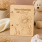 Geboortekaartjes bewaarbundel van hout gegraveerd met konijn en bloemen gepersonaliseerd