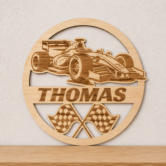 Gegraveerd houten naambord met formule 1 auto gepersonaliseerd met naam