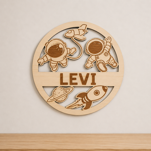 Gegraveerd houten naambord met ruimte thema gepersonaliseerd met naam