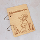 Houten bewaarbundel geboortekaartjes puppy met bloem