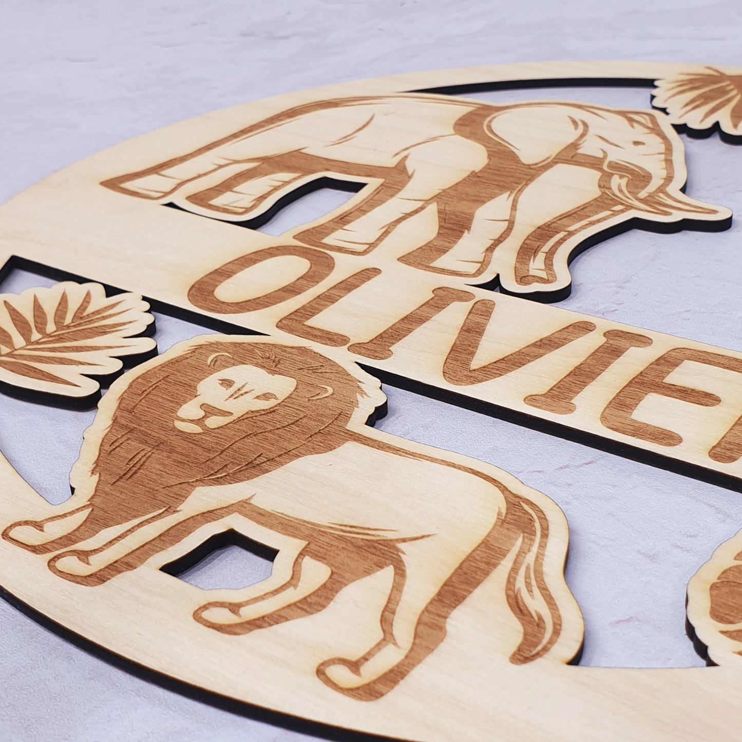 Houten gegraveerde naambord safari dieren leeuw