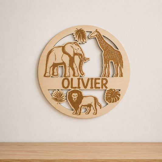 Houten naambord gegraveerd en gepersonaliseerd met naam safari dieren