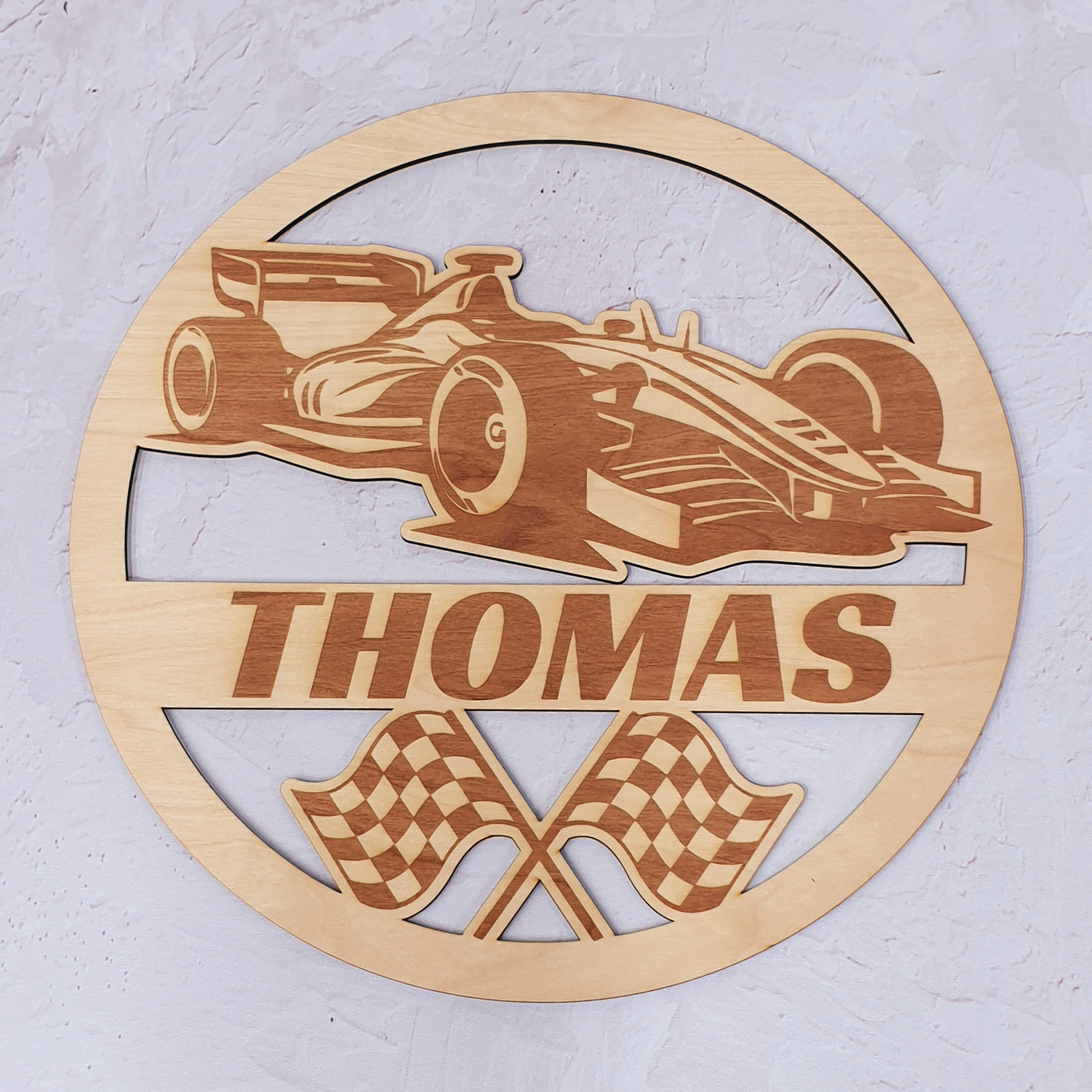 Naambord van hout gegraveerd met formule 1 auto gepersonaliseerd met naam